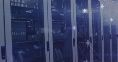 Sunucular üzerinden bağlantı ve veri animasyonu. Ağ, bağlantılar, iletişim, veri işleme ve teknoloji konsepti dijital olarak oluşturulmuş video.