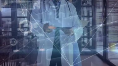 Kafkas erkek doktor ve notlar arasında bağlantı ağının animasyonu. sağlık, tıp, bağlantılar ve teknoloji konsepti dijital olarak oluşturulmuş video.