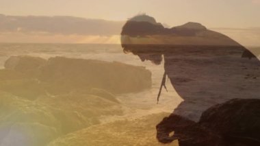 Kafkas adam üzerinde manzara animasyonu. Doğa, uyum ve dijital arayüz kavramı dijital olarak oluşturulmuş video.