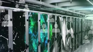 Sunucu odasında ortam simgelerinin canlandırılması. küresel iş, teknoloji ve dijital arayüz kavramı dijital olarak oluşturulmuş video.