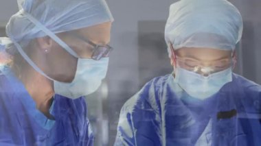 Kafkas cerrahlarının üzerinde yürüyen ve konuşan insanların animasyonu. Küresel tıp ve dijital arayüz kavramı dijital olarak oluşturulmuş video.