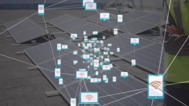 Animação Rede Conexões Sobre Homem Caucasiano Instalando Painéis Solares Conceito — Vídeo de Stock