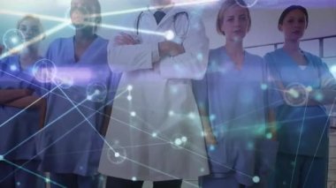 Çeşitli doktorlar üzerinde veri işleme animasyonu. Küresel tıp ve dijital arayüz kavramı dijital olarak oluşturulmuş video.
