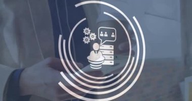 Akıllı telefon kullanan kişinin üzerine düşen finansal simgelerin animasyonu. Küresel iş, finans, dijital arayüz ve bağlantılar konsepti dijital olarak oluşturulmuş video.