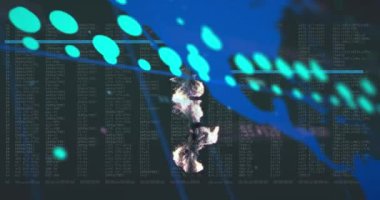 Veri işlemenin animasyonu ve avro sembolü siyah arkaplan üzerinde. Küresel iş ve dijital arayüz kavramı dijital olarak oluşturulmuş video.