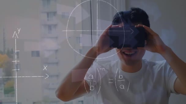 Ecuaciones Matemáticas Flotando Contra Chico Asiático Usando Auriculares Clase Escuela — Vídeos de Stock