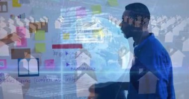 Çeşitli iş adamlarının konuşmaları üzerine veri işleme animasyonu. küresel iş ve dijital arayüz kavramı dijital olarak oluşturulmuş video.