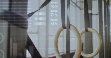 Spor aletleri üzerinde grafik ve veri animasyonu. Sportif, aktif yaşam tarzı, dijital olarak oluşturulan formda kalma konsepti.