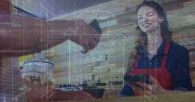 Akıllı telefondan ödeme yapan çeşitli insanlar için asma kilit ikonu ve siber saldırı uyarısı. Küresel teknoloji, finans ve dijital arayüz kavramı dijital olarak oluşturulmuş video.