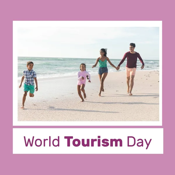 Digitální Kompozitní Obraz Šťastné Multiraciální Rodiny Běžící Pláži Světový Turistický — Stock fotografie