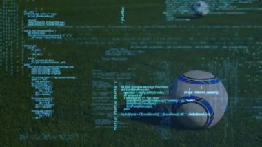 Çeşitli futbol oyuncuları üzerinde veri işleme animasyonu. Küresel spor, bilgisayar ve dijital arayüz kavramı dijital olarak oluşturulmuş video.