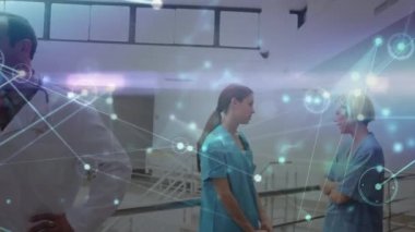 Çeşitli doktorların konuştuğu veri işleme animasyonu. Küresel tıp ve dijital arayüz kavramı dijital olarak oluşturulmuş video.