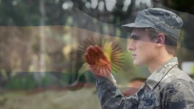 Beyaz erkek askerin selamlaması üzerine Arjantin bayrağının canlandırılması. Ulusal bayraklar ve vatanseverlik kavramı dijital olarak oluşturuldu.