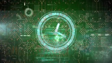 Saat üzerindeki entegre devre ve yeşil arkaplandaki dijital ekranların animasyonu. Finans, para, ağ ve teknoloji konsepti dijital olarak oluşturulmuş video.
