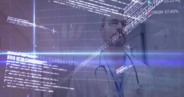 Kafkas erkek doktor yürürken veri işleme animasyonu. Küresel tıp ve dijital arayüz kavramı dijital olarak oluşturulmuş video.
