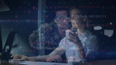 Kafkasyalı iş kadınının bilgisayar kullanarak veri işleme animasyonu. Küresel iş ve dijital arayüz kavramı dijital olarak oluşturulmuş video.