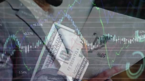 Zpracovávání Finančních Údajů Pálení Amerického Dolaru Nad Mírovými Obchodníky Kteří — Stock video