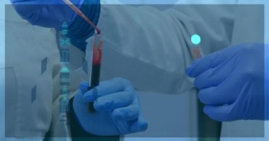Test tüpleriyle doktorların üzerinde veri işleme animasyonu. Küresel tıp ve dijital arayüz kavramı dijital olarak oluşturulmuş video.