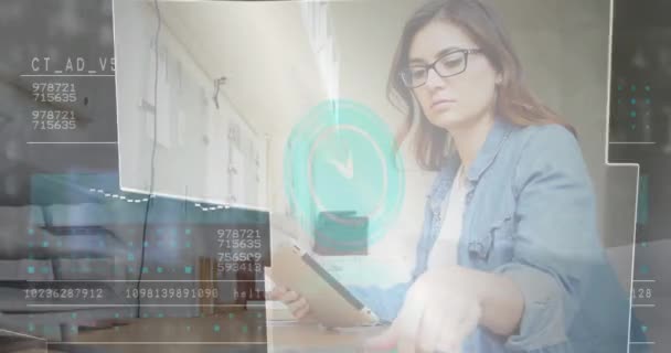 オフィスでのデータ処理 ファイルのアイコンや時計のアニメーション グローバルビジネス コンピューティング デジタルインターフェースの概念デジタル生成されたビデオ — ストック動画