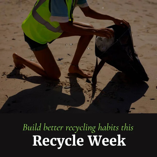 Imagem Digital Uma Voluntária Afro Americana Apanhar Lixo Praia Reciclar — Fotografia de Stock