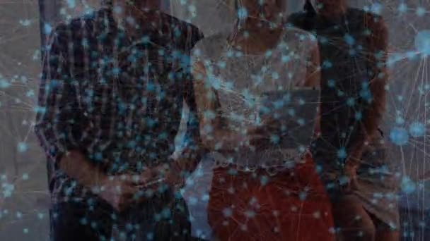 在在职的高加索男性和女性同事之间建立关系网 全球网络 合作和技术概念 — 图库视频影像