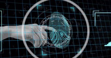 Siyah arka planda insanların portreleriyle veri işleme animasyonları ve parmak izleri. Küresel teknoloji, bilgisayar ve dijital arayüz kavramı dijital olarak oluşturulmuş video.