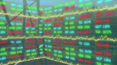 Elektrik direği üzerinde istatistik ve veri işleme animasyonu. küresel çevre, sürdürülebilirlik, teknoloji, iş ve veri işleme kavramı dijital olarak oluşturulmuş video.