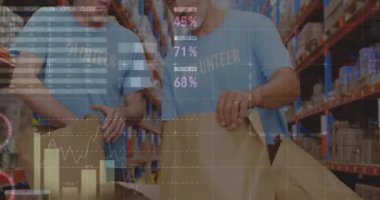 Depodaki çeşitli gönüllülerin veri işleme animasyonları. Küresel gönderme, bilgisayar ve dijital arayüz kavramı dijital olarak oluşturulmuş video.