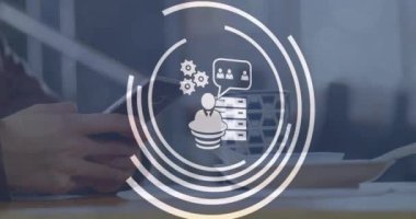 Akıllı telefon kullanan bir kadının üzerine düşen sosyal medya simgelerinin canlandırması. Sosyal medya ve iletişim konsepti dijital olarak oluşturulmuş video.