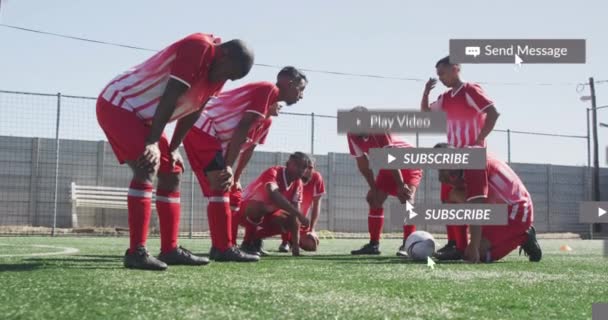 スポーツ分野の多様な疲れた男性サッカー選手のチームに対するソーシャルメディアの概念のアイコン ソーシャルメディアネットワーク技術とスポーツコンセプト — ストック動画