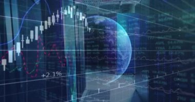 Sunucuların üzerindeki grafiklerin ve kürenin animasyonu. Küresel ağ, veri işleme, dijital iletişim ve teknoloji konsepti dijital olarak oluşturulmuş video.