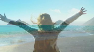 Sahildeki beyaz bir kadının üzerindeki manzara animasyonu. Doğa, uyum ve dijital arayüz kavramı dijital olarak oluşturulmuş video.