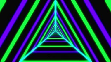 Siyah arkaplanda fotokopi uzayına karşı pürüzsüz desenli bir üçgen tüneli takip eden neon. Teknoloji konsepti