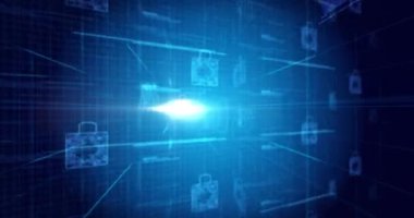 Mavi işlemci soketinin üzerinde parlayan turuncu güvenlik kilidi animasyonu. Küresel bilim, bağlantılar, veri işleme ve dijital arayüz kavramı dijital olarak oluşturulmuş video.