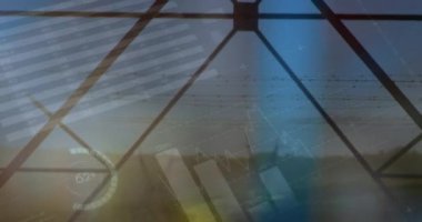 Sütunların üzerinde veri işleme animasyonu. Küresel iş ve dijital arayüz kavramı dijital olarak oluşturulmuş video.