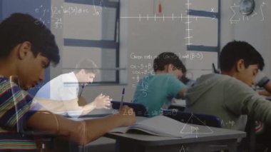 Matematik grafiklerinin okuldaki çeşitli öğrencilerin animasyonu. Okul, eğitim ve öğrenim konsepti dijital olarak oluşturulmuş video.