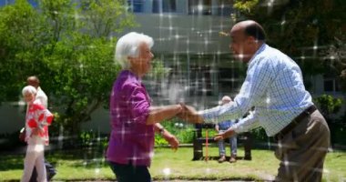 Farklı son sınıf arkadaşlarının dans etmesi üzerine ışık noktalarının canlandırılması. Ulusal dans günü ve dijital arayüz konsepti dijital olarak oluşturulmuş video.