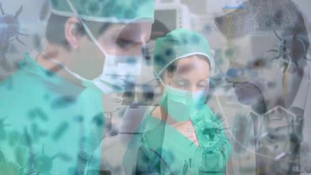 在手术室用不同的戴口罩的外科医生对19个体细胞进行动画制作 全球联盟19大流行病 医药和保健服务概念数字制作视频 — 图库视频影像