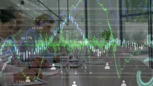 为在办公室开会的不同商人制作财务图表 全球商业 金融和技术概念数码视频 — 图库视频影像