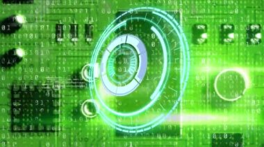 İkili kod ve yeşil anakart üzerindeki işleme çemberinin animasyonu. küresel ağ, bağlantılar, veri ve teknoloji konsepti dijital olarak oluşturulmuş video.