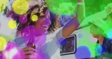 Farklı arkadaşların dans etmesi üzerine beneklerin canlandırılması. Ulusal dans günü ve dijital arayüz konsepti dijital olarak oluşturulmuş video.