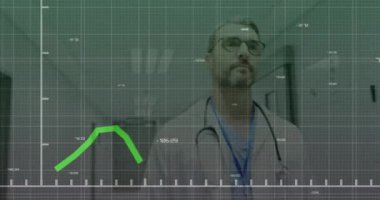 Kafkasyalı iki doktorun finansal veri işleme animasyonu. Küresel tıp, teknoloji, veri işleme ve dijital arayüz kavramı dijital olarak oluşturulmuş video.