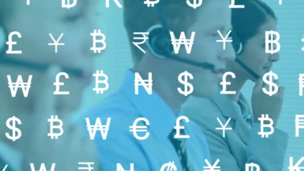 Animation Des Online Währungssymbols Über Verschiedenen Geschäftsleuten Die Kopfhörer Tragen — Stockvideo