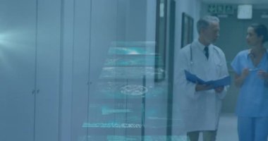 Çeşitli kadın ve erkek doktorların konuştuğu ekranlarda veri işleme animasyonu. ekonomi, finans, sağlık ve tıp konsepti dijital olarak oluşturulmuş video.