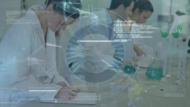 Ağ animasyonu, veri işleme ve laboratuvardaki çeşitli bilim adamlarının kapsamı. küresel bilim, veri işleme ve bağlantı konsepti dijital olarak oluşturulmuş video.