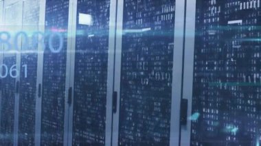 Sunucu odasında veri işleme animasyonu. küresel teknoloji, veri işleme ve dijital arayüz kavramı dijital olarak oluşturulmuş video.