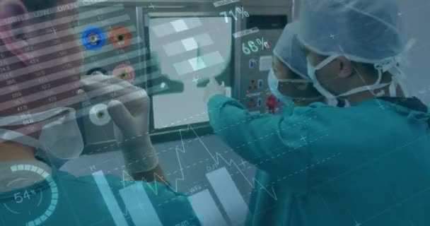 Çeşitli Doktorların Röntgenleriyle Veri Işleme Animasyonu Küresel Tıp Dijital Arayüz — Stok video
