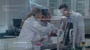 Laboratuvardaki çeşitli bilim adamları üzerinde veri işleme animasyonu. küresel bilim, veri işleme ve bağlantı konsepti dijital olarak oluşturulmuş video.