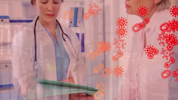 의사가 환자와 대화하는 가운데떠다니는 바이러스 애니메이션 세계적으로 세계적 유행병 디지털로 — 비디오