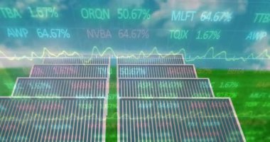 Güneş panelleri ve manzara üzerinde finansal veri işleme animasyonu. yeşil elektrik, enerji ve güç dağılımı dijital olarak oluşturulmuş video.
